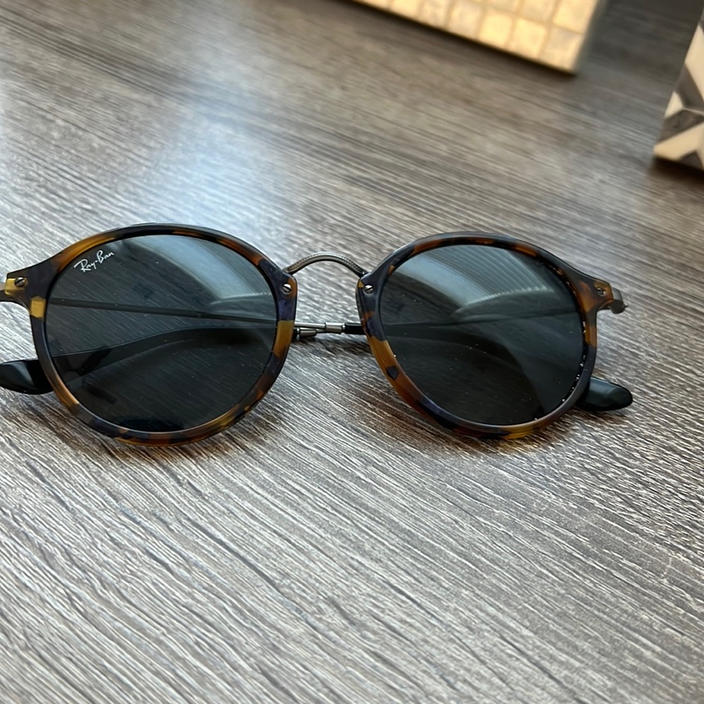 Raybans tortoise shell